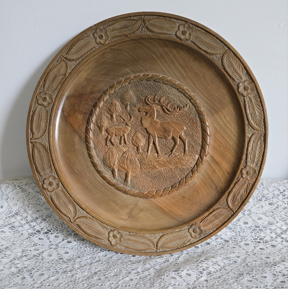 Vintage Hand-Carved Wooden Deer Scene Wall Plate – Rustic Woodland Decor - Picture 1 of 6